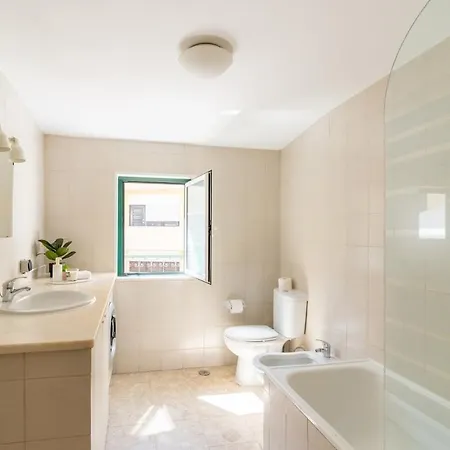 Sunny Principe Real Villa, Patio, 4br For 12 * Lisboa